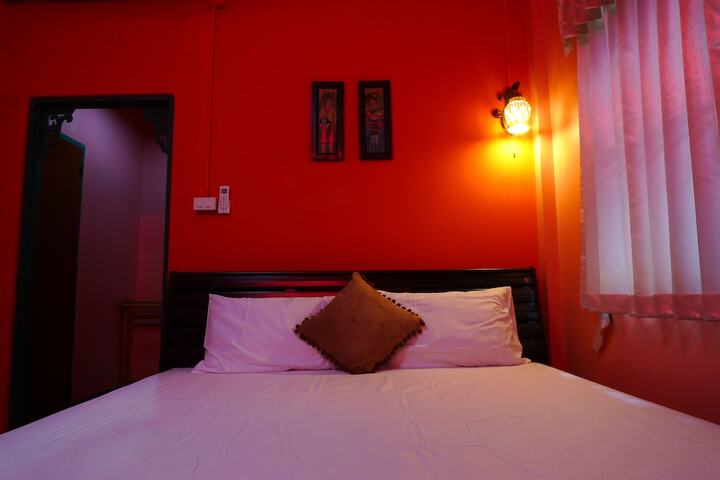 Room 7 of 32