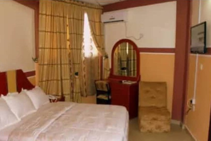 Room 12 of 29