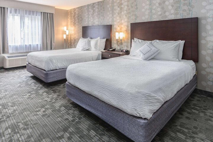 2 Queen Beds Microwave and Refrigerator WiFi Full Breakfast (9 of 11)