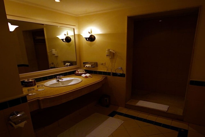 Room 13 of 25