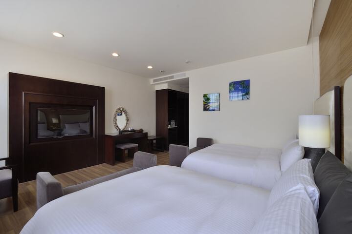 Room 33 of 97