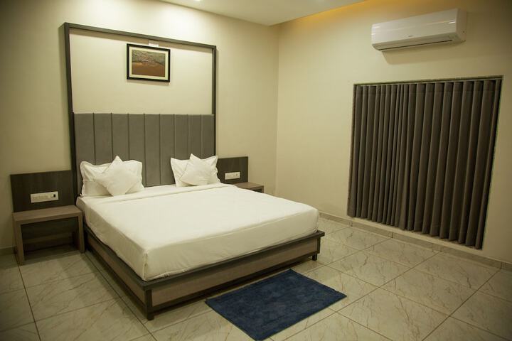 Room 5 of 23