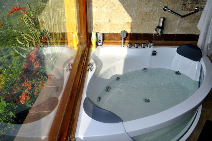 Hot Tub 6 of 26