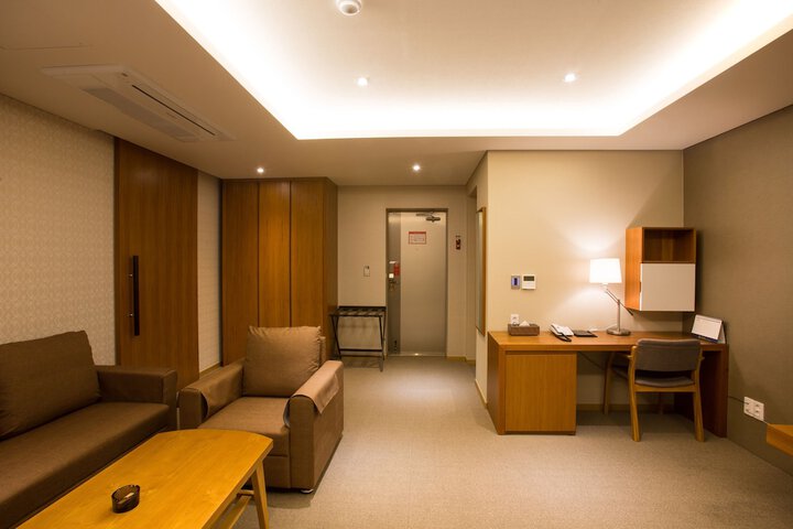 Room 50 of 145