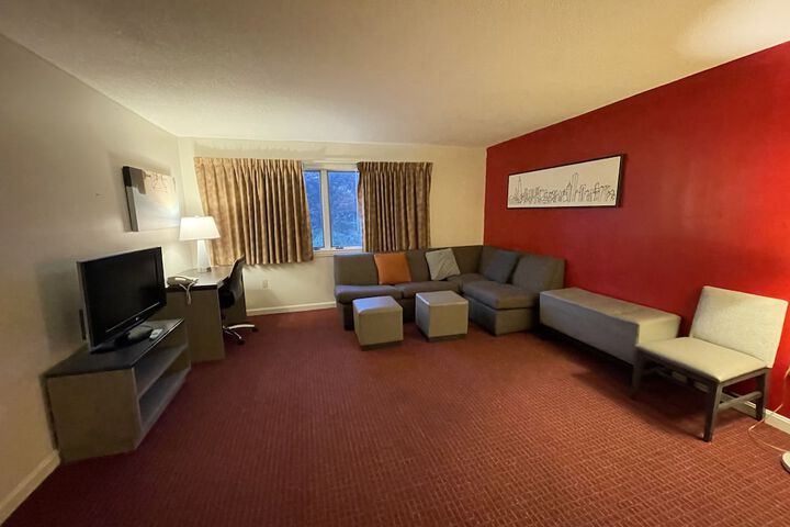 Basic Studio Suite King Bed (1 of 14)