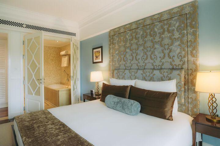 Room 42 of 165