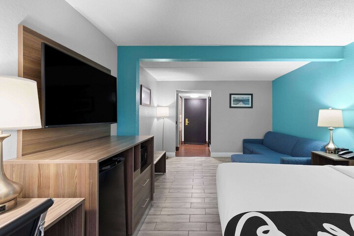 1 King Bed 1 Sofa Bed Kitchenette (1 of 17)