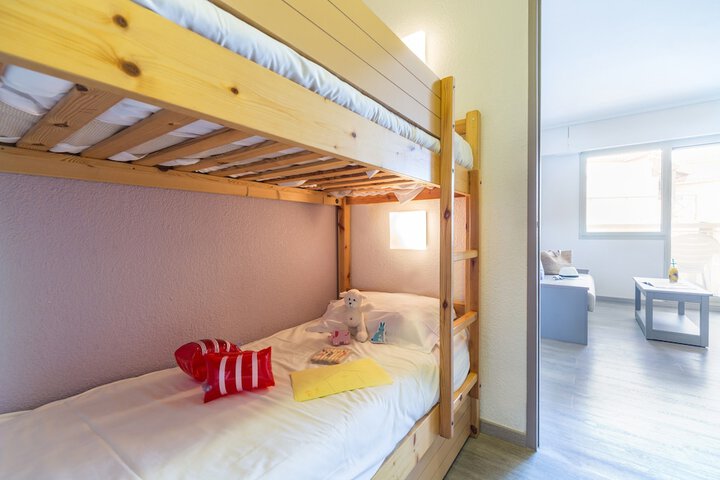 Room 4 of 27