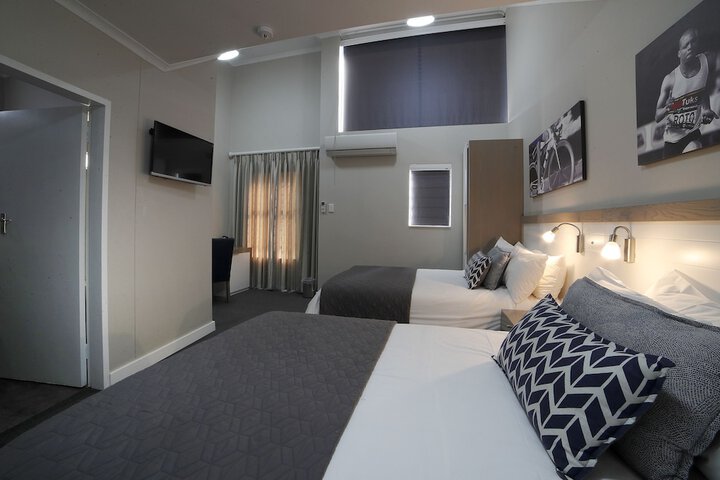 Room 11 of 19