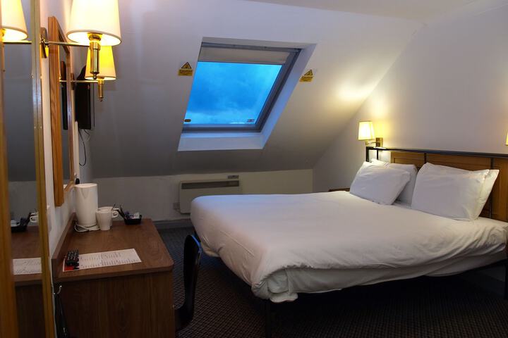 Room 45 of 236