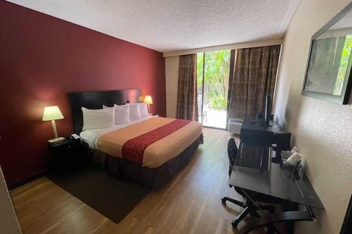 1 King Bed (8 of 10)