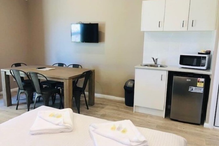 Room 16 of 38