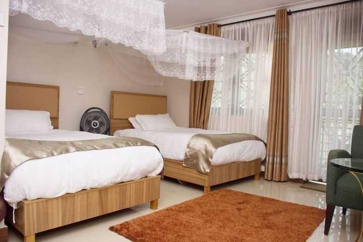Room 6 of 25