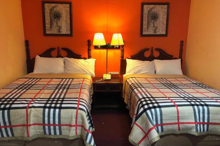 Room 14 of 28