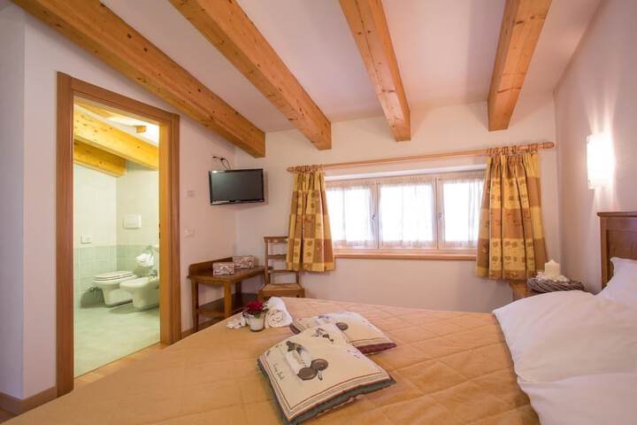 Room 7 of 32