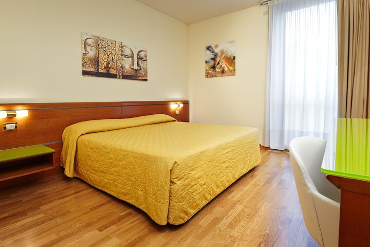 Room 8 of 42