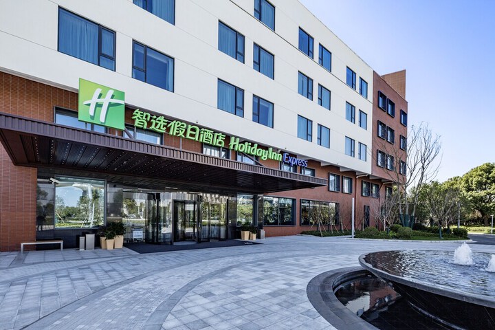 Hotel 62 of 68