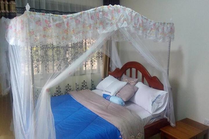 Room 2 of 76
