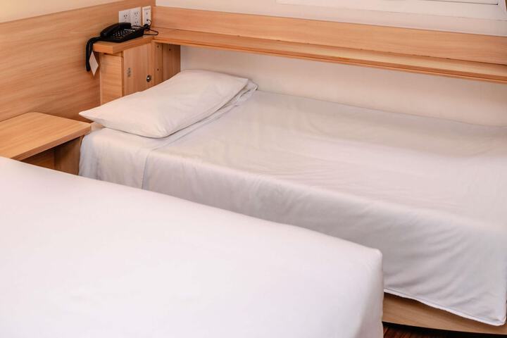 Room 5 of 113