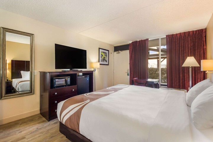1 King Bed (11 of 15)