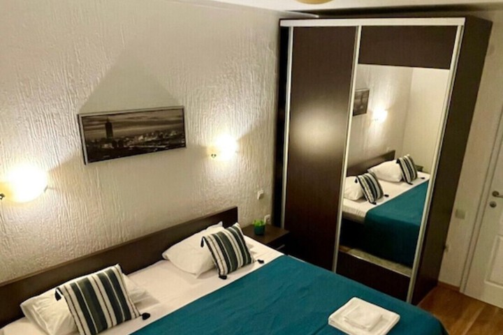 Room 2 of 97