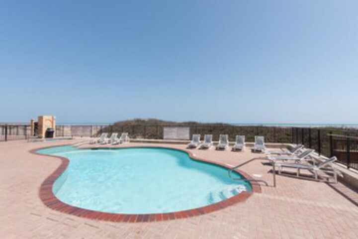 Pool 20 of 36