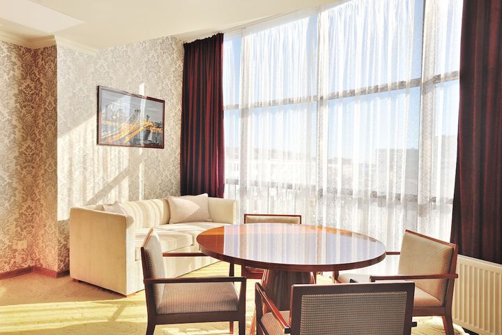 Room 15 of 37