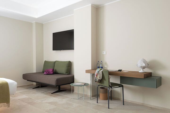 Room 16 of 82