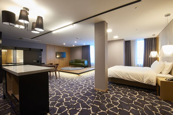 Room 22 of 48