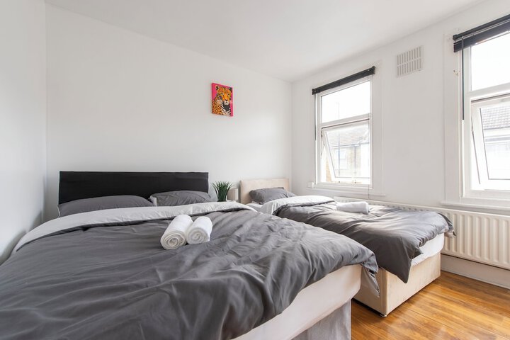 Room 2 of 37