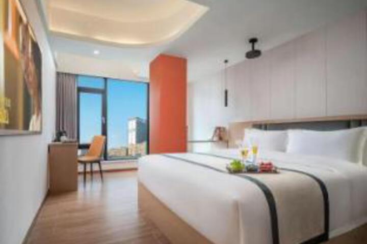 Room 5 of 6