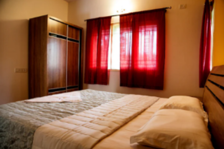 Room 4 of 12