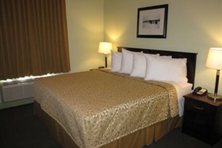Room 8 of 18