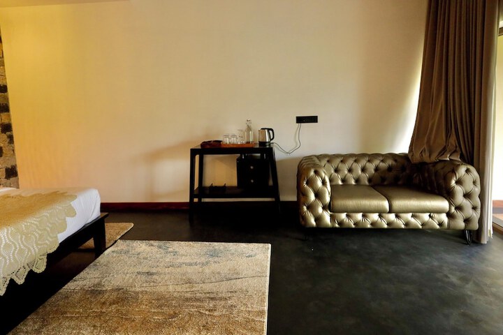 Room 4 of 52