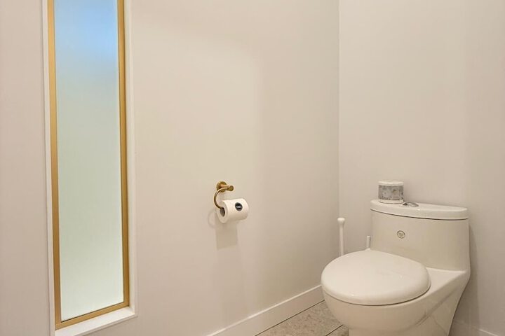 Room 161 of 206