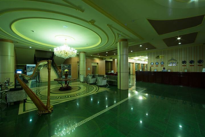 Entrance & Lobby