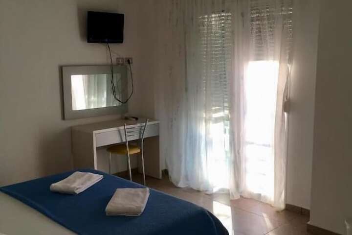 Room 3 of 37