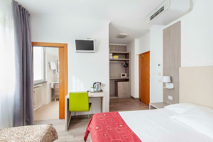 Room 42 of 79