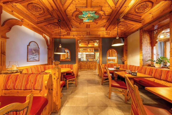 Dining 66 of 108