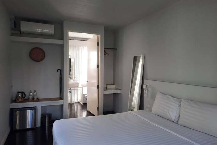 Room 28 of 127