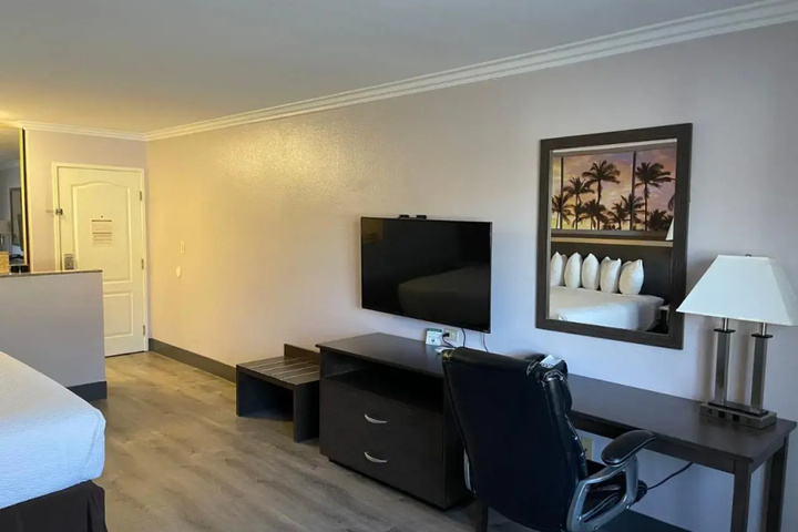 Room 5 of 19