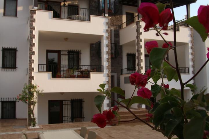Hotel Exterior 127 of 159