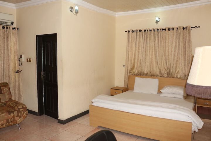Room 10 of 51
