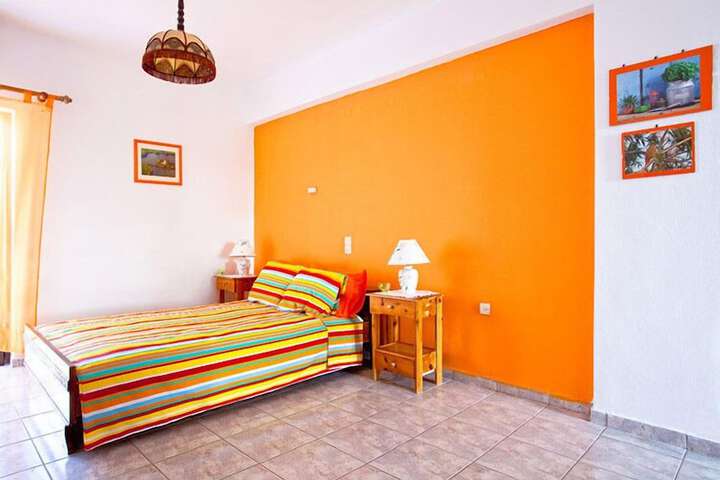 Room 6 of 8