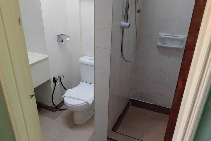Room 5 of 6