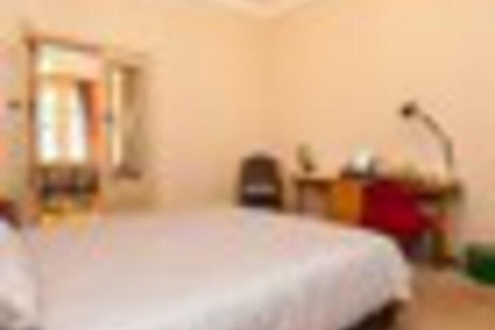 Room 5 of 93