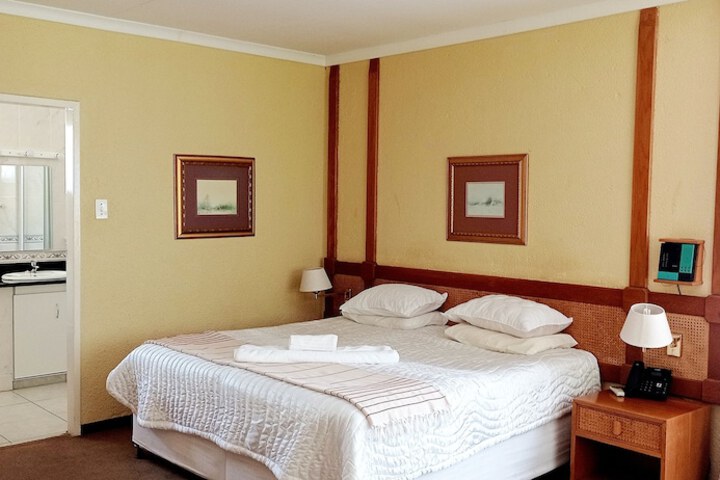 Room 17 of 103