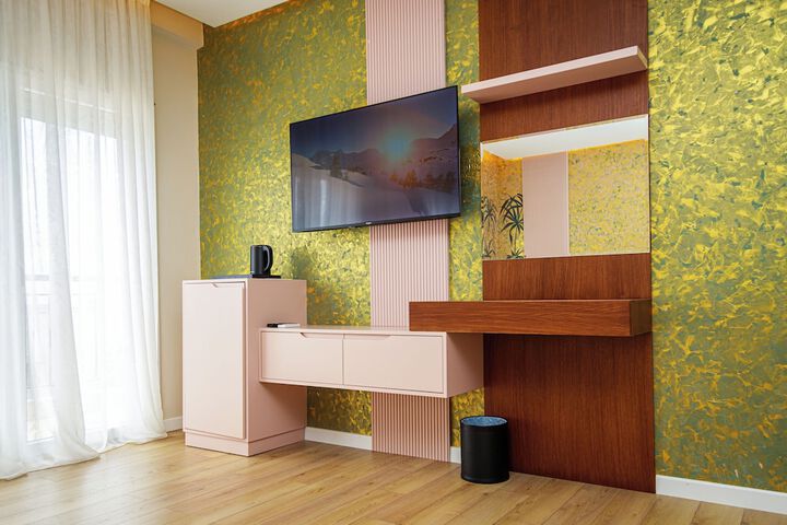 Room 4 of 120