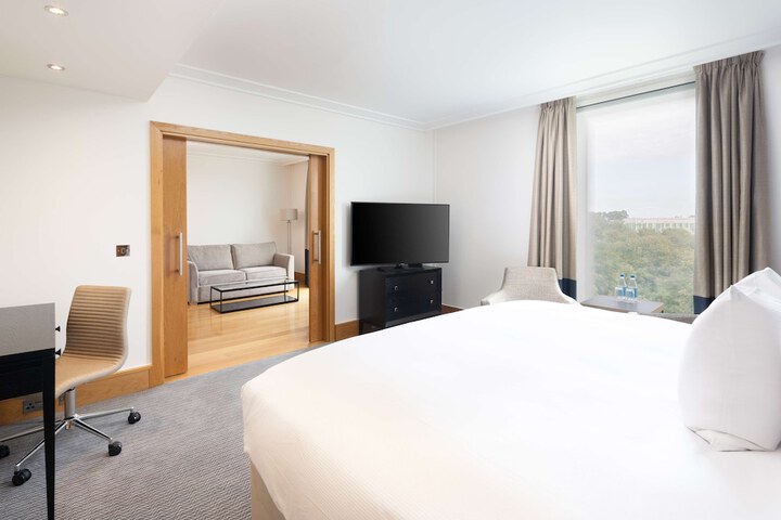 Room 27 of 100