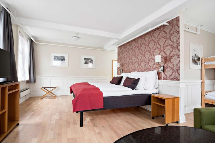 Room 34 of 62